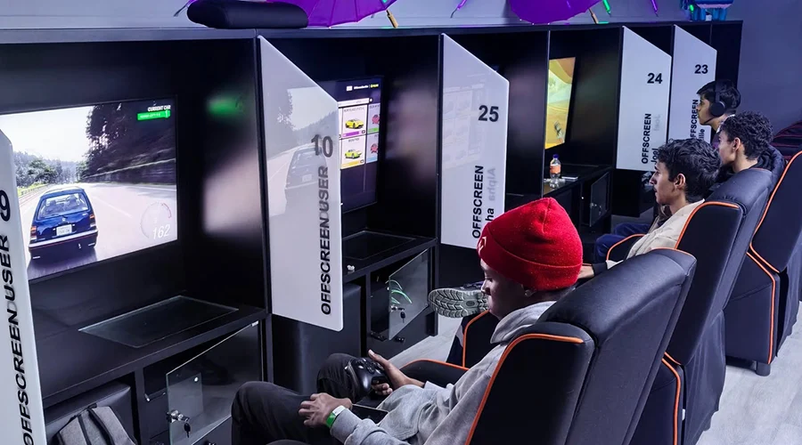 Players gathered at a Cinga community gaming event